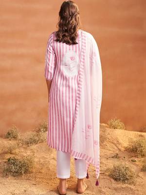 Women Printed Regular Linen Kurta with Trousers & With Dupatta 2
