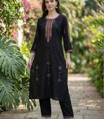 Women Ethnic Motifs Embroidered Regular Thread Work Kurta with Trousers