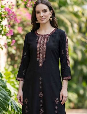 Women Ethnic Motifs Embroidered Regular Thread Work Kurta with Trousers 2