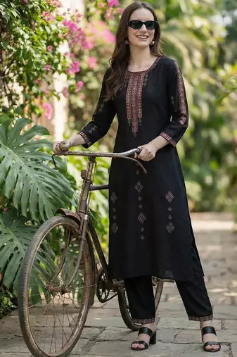 Women Ethnic Motifs Embroidered Regular Thread Work Kurta with Trousers
