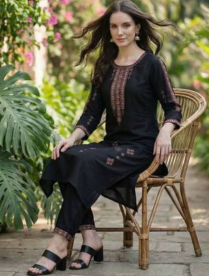 Women Ethnic Motifs Embroidered Regular Thread Work Kurta with Trousers 4