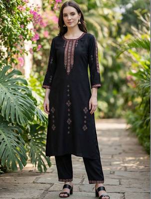 Women Ethnic Motifs Embroidered Regular Thread Work Kurta with Trousers 5