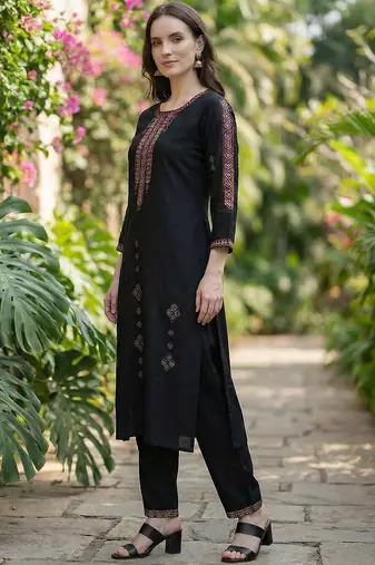 Women Ethnic Motifs Embroidered Regular Thread Work Kurta with Trousers