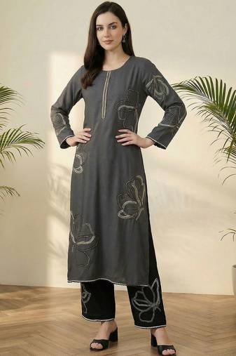 Women Floral Embroidered Regular Thread Work Kurta with Palazzos