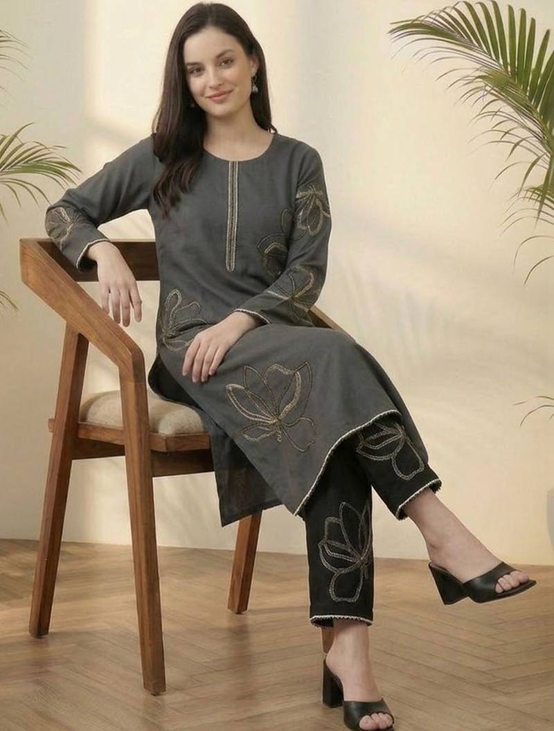 Women Floral Embroidered Regular Thread Work Kurta with Palazzos