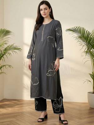 Women Floral Embroidered Regular Thread Work Kurta with Palazzos 6