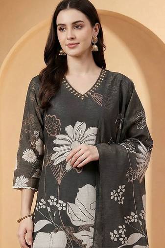 Women Floral Printed Regular Thread Work Kurta with Trousers & With Dupatta