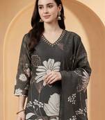 Women Floral Printed Regular Thread Work Kurta with Trousers & With Dupatta