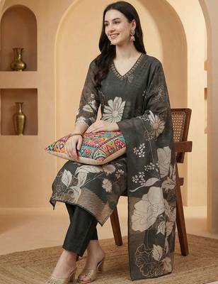 Women Floral Printed Regular Thread Work Kurta with Trousers & With Dupatta 3