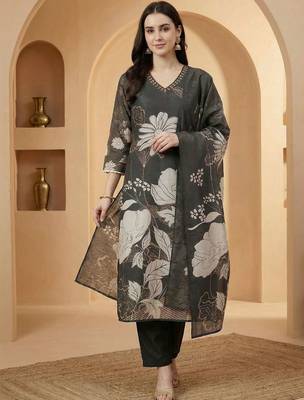 Women Floral Printed Regular Thread Work Kurta with Trousers & With Dupatta 4