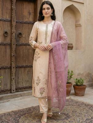 Women Floral Embroidered Regular Thread Work Kurta with Trousers & With Dupatta 1