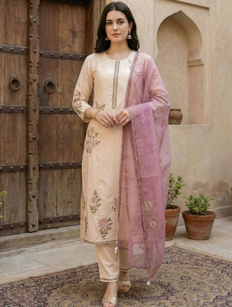 Women Floral Embroidered Regular Thread Work Kurta with Trousers & With Dupatta