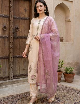 Women Floral Embroidered Regular Thread Work Kurta with Trousers & With Dupatta 3