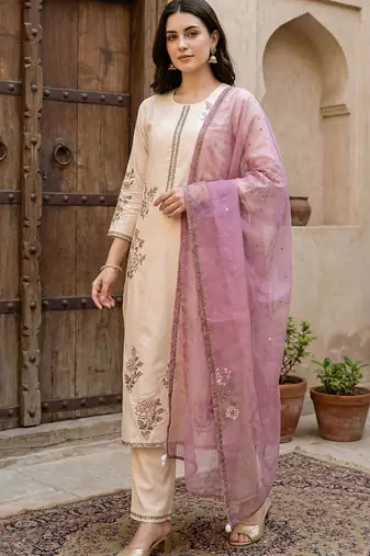 Women Floral Embroidered Regular Thread Work Kurta with Trousers & With Dupatta