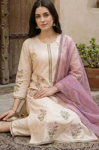 Women Floral Embroidered Regular Thread Work Kurta with Trousers & With Dupatta