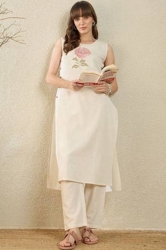 Women Floral Embroidered Regular Thread Work Kurta with Trousers
