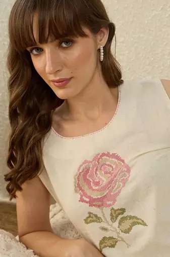 Women Floral Embroidered Regular Thread Work Kurta with Trousers