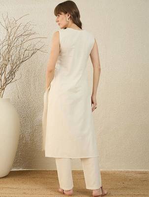 Women Floral Embroidered Regular Thread Work Kurta with Trousers 3