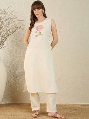 Women Floral Embroidered Regular Thread Work Kurta with Trousers 5