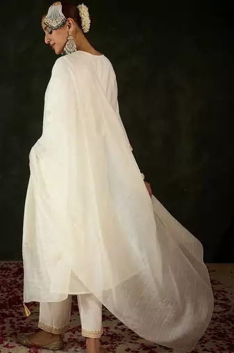 Women Ethnic Motifs Embroidered Regular Thread Work Kurta with Trousers & With Dupatta