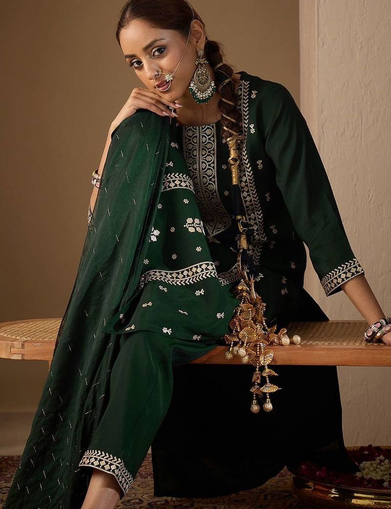 Women Ethnic Motifs Embroidered Regular Thread Work Kurta with Trousers & With Dupatta