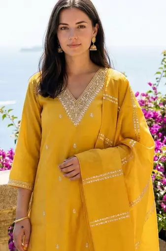 Women Ethnic Motifs Embroidered Regular Thread Work Kurta with Trousers & With Dupatta