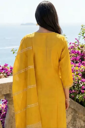Women Ethnic Motifs Embroidered Regular Thread Work Kurta with Trousers & With Dupatta