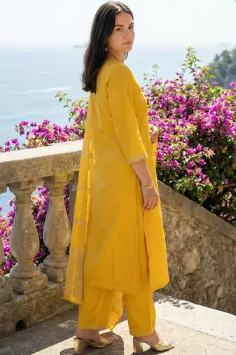 Women Ethnic Motifs Embroidered Regular Thread Work Kurta with Trousers & With Dupatta