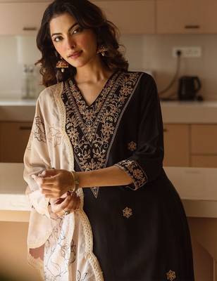 Women Ethnic Motifs Embroidered Regular Thread Work Kurta with Trousers & With Dupatta 3