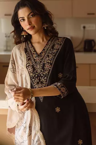 Women Ethnic Motifs Embroidered Regular Thread Work Kurta with Trousers & With Dupatta