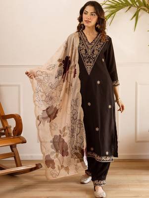 Women Ethnic Motifs Embroidered Regular Thread Work Kurta with Trousers & With Dupatta 4