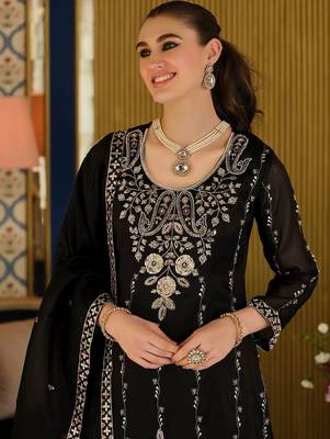Women Ethnic Motifs Embroidered Regular Thread Work Kurta with Sharara & With Dupatta 2