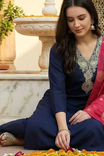 Women Ethnic Motifs Embroidered Regular Thread Work Kurta with Trousers & Dupatta