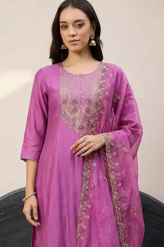 Ethnic Motifs Embroidered Regular Thread Work Kurta with Trousers & With Dupatta