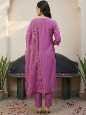 Ethnic Motifs Embroidered Regular Thread Work Kurta with Trousers & With Dupatta 4
