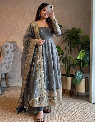Grey fendy silk blend embroidered gown set with dupatta 1