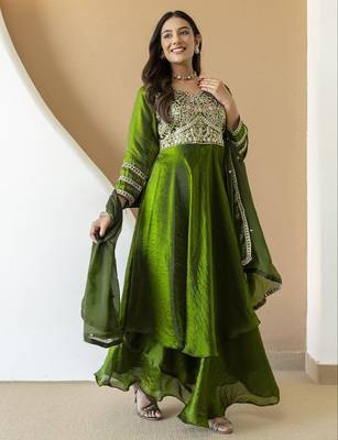 Women's mehndi green embroidered anarkali kurta set with palazzo & dupatta 2