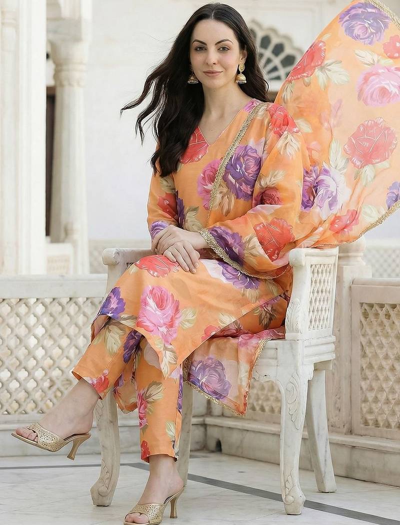 Women Floral Printed Regular Kurta with Trousers & With Dupatta