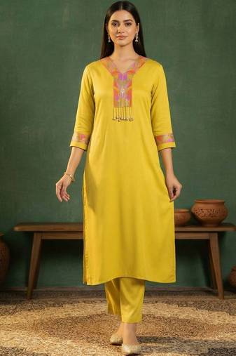 Women Ethnic Motifs Embroidered Regular Thread Work Kurta with Trousers
