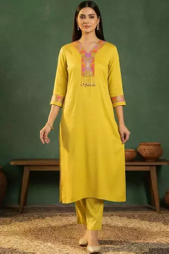 Women Ethnic Motifs Embroidered Regular Thread Work Kurta with Trousers