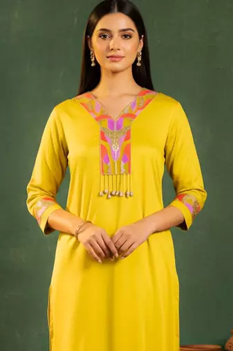 Women Ethnic Motifs Embroidered Regular Thread Work Kurta with Trousers