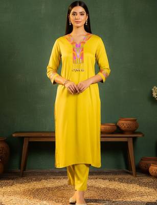 Women Ethnic Motifs Embroidered Regular Thread Work Kurta with Trousers 5