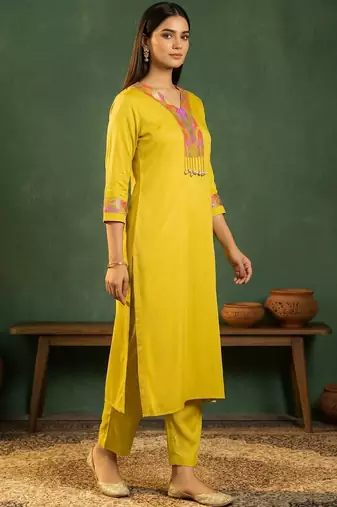 Women Ethnic Motifs Embroidered Regular Thread Work Kurta with Trousers