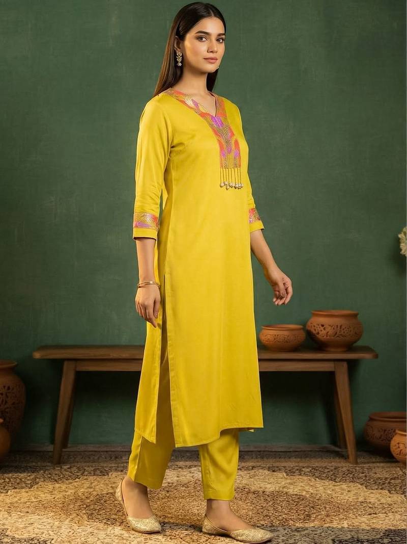 Women Ethnic Motifs Embroidered Regular Thread Work Kurta with Trousers