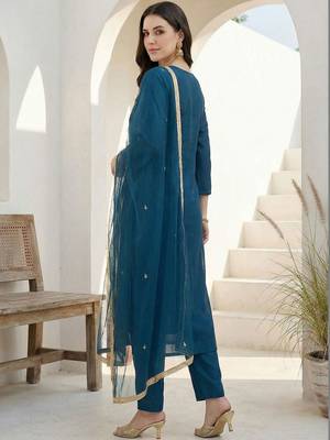 Women Ethnic Motifs Embroidered Regular Thread Work Kurta with Trousers & With Dupatta 3
