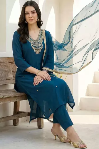 Women Ethnic Motifs Embroidered Regular Thread Work Kurta with Trousers & With Dupatta