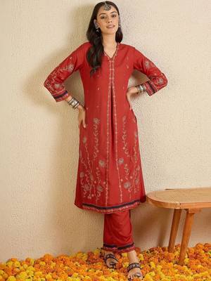 Women Ethnic Motifs Embroidered Regular Thread Work Kurta with Trousers 1