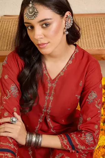 Women Ethnic Motifs Embroidered Regular Thread Work Kurta with Trousers