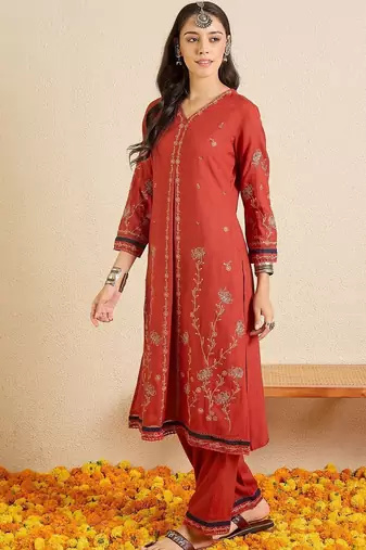 Women Ethnic Motifs Embroidered Regular Thread Work Kurta with Trousers