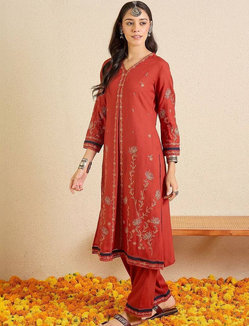 Women Ethnic Motifs Embroidered Regular Thread Work Kurta with Trousers
